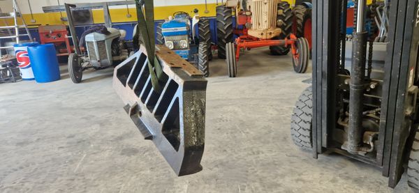 CASE maxxum weight carrie 381373531