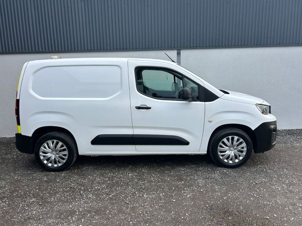 20 Peugeot Partner ‘99km / Professional model 381384018