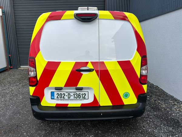 20 Peugeot Partner ‘99km / Professional model 381384022