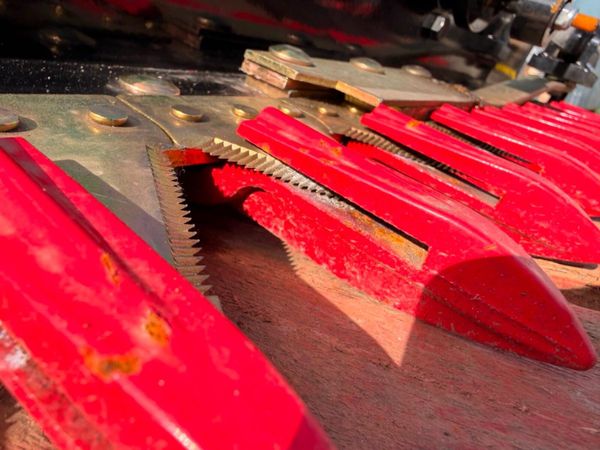 NEW 60" mini micro  DIGGER HEDGE CUTTER....207w 381300188