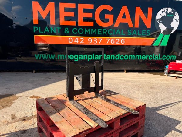 MICRO / MINI DIGGER FORK ATTACHMENT.....201W 381300197