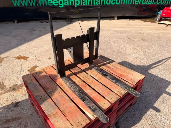 MICRO / MINI DIGGER FORK ATTACHMENT.....201W 381300198