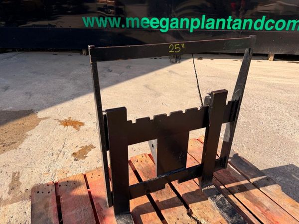 MICRO / MINI DIGGER FORK ATTACHMENT.....201W 381300200