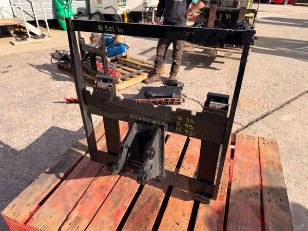 MICRO / MINI DIGGER FORK ATTACHMENT.....201W 381300202