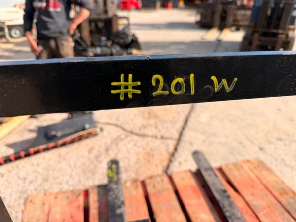 MICRO / MINI DIGGER FORK ATTACHMENT.....201W 381300203