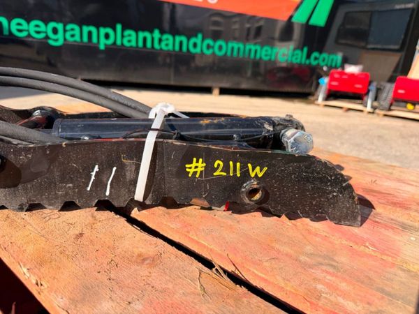 NEW...HYDRAULIC THUMB GRAB ...micro / mini digger 381300239