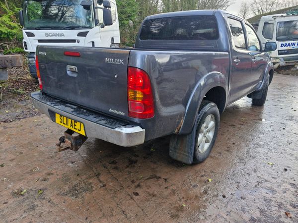 Toyota hilux 2011 breaking for parts 381316258