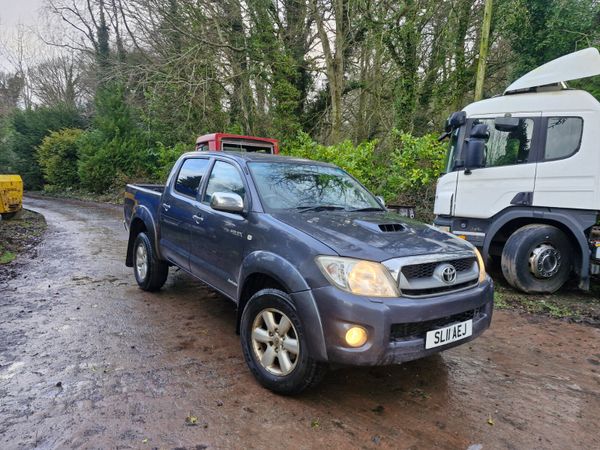 Toyota hilux 2011 breaking for parts 381316259