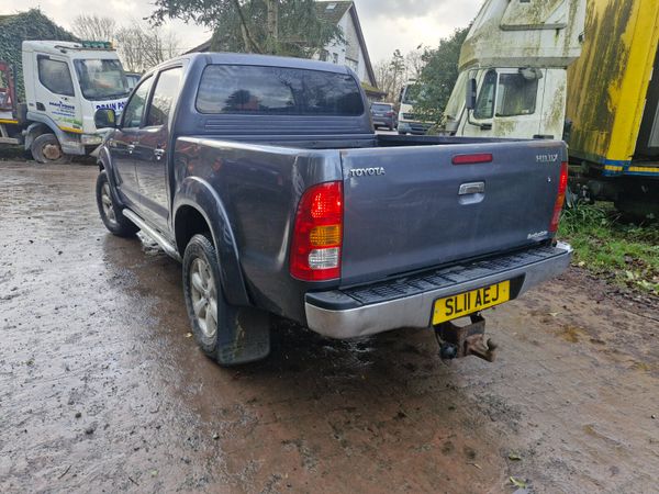 Toyota hilux 2011 breaking for parts 381316260