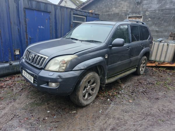 Toyota landcruiser lc5  breaking for parts 381316560