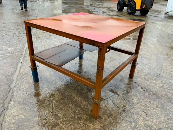 44" x 44" STEEL WORK BENCH........#315 381319173
