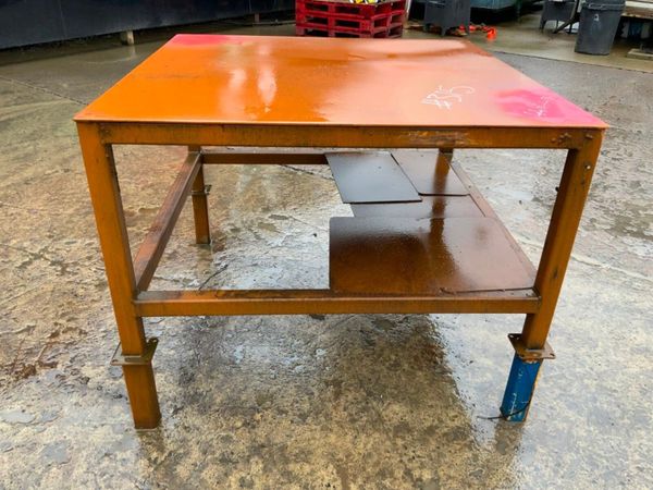 44" x 44" STEEL WORK BENCH........#315 381319175