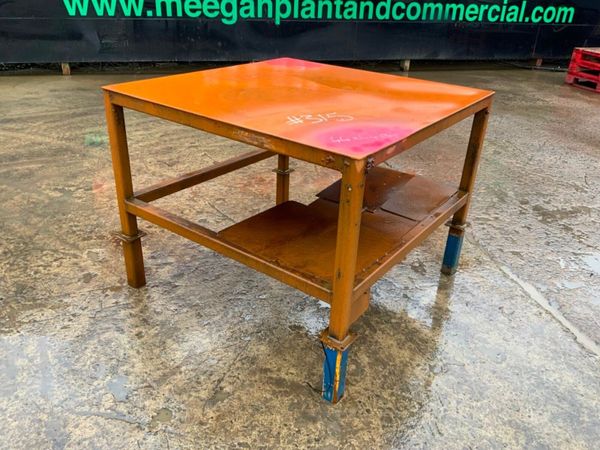 44" x 44" STEEL WORK BENCH........#315 381319176