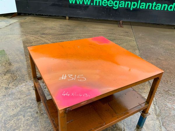 44" x 44" STEEL WORK BENCH........#315 381319177