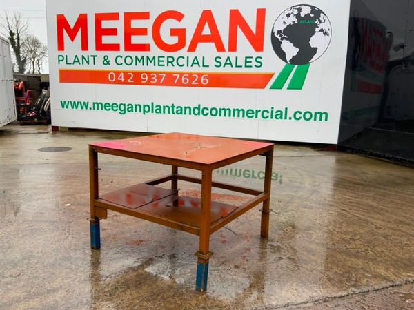 44" x 44" STEEL WORK BENCH........#315 381319180