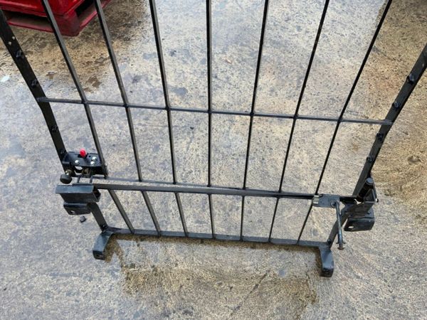 KOLBELO SK130  CAB SAFETY SCREEN.....6236. 381319182