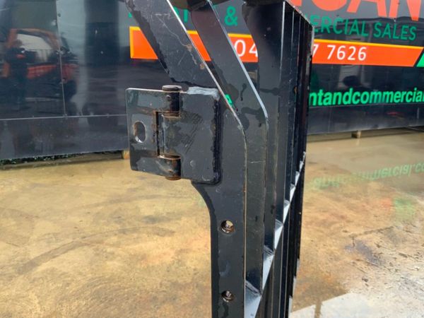 KOLBELO SK130  CAB SAFETY SCREEN.....6236. 381319184