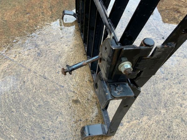 KOLBELO SK130  CAB SAFETY SCREEN.....6236. 381319186