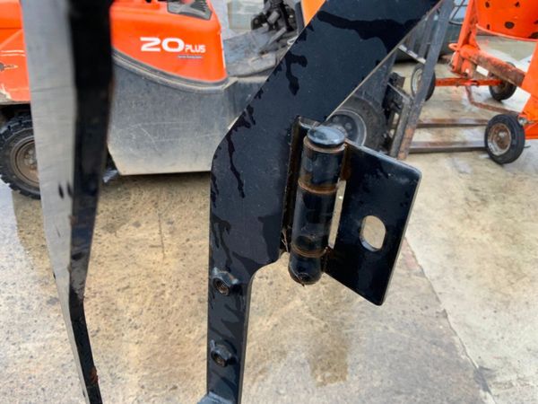 KOLBELO SK130  CAB SAFETY SCREEN.....6236. 381319187