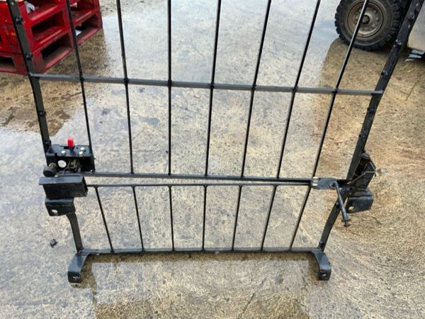 KOLBELO SK130  CAB SAFETY SCREEN.....6236. 381319189