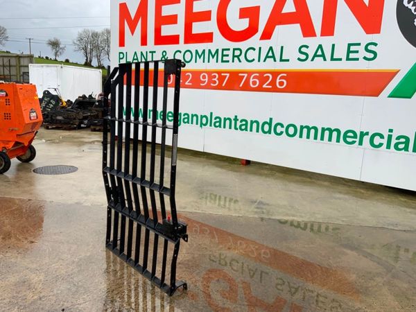 KOLBELO SK130  CAB SAFETY SCREEN.....6236. 381319192