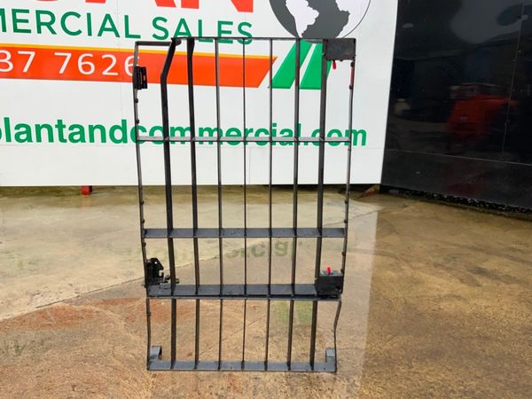 KOLBELO SK130  CAB SAFETY SCREEN.....6236. 381319194