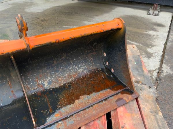 40" JCB GRADING BUCKET............30mm PINS......6 381319203