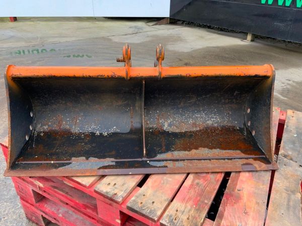 40" JCB GRADING BUCKET............30mm PINS......6 381319205