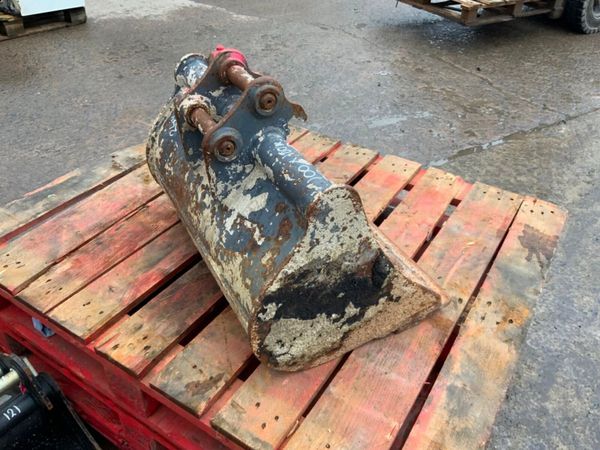 24" DIGGING BUCKET.......30mm PINS........264f. 381319211