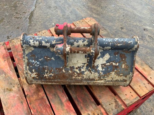 24" DIGGING BUCKET.......30mm PINS........264f. 381319212