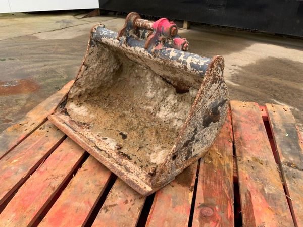 24" DIGGING BUCKET.......30mm PINS........264f. 381319216