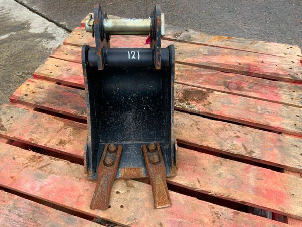 UNUSED 9" RHINOX BUCKET.....30mm PINS......121v 381319228