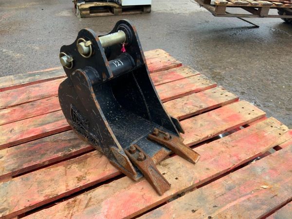 UNUSED 9" RHINOX BUCKET.....30mm PINS......121v 381319229