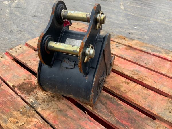 UNUSED 9" RHINOX BUCKET.....30mm PINS......121v 381319232