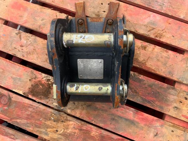 UNUSED 9" RHINOX BUCKET.....30mm PINS......121v 381319233