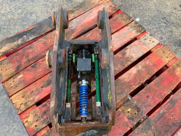 GEITH HYDRAULIC QUICK HITCH....45mm PINS...277pf 381323740