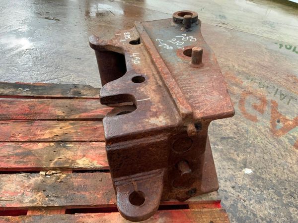 HYDRAULIC QUICK HITCH.........60mm PINS........584 381323748