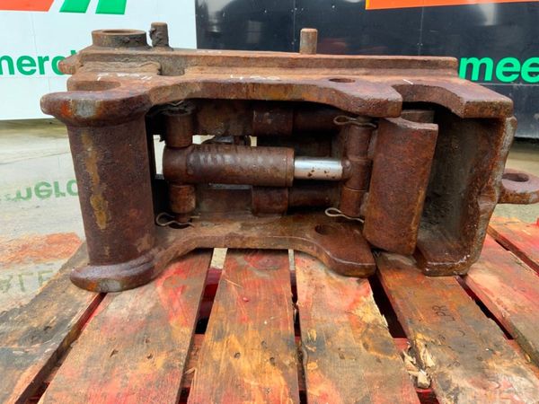 HYDRAULIC QUICK HITCH.........60mm PINS........584 381323751
