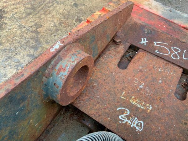 HYDRAULIC QUICK HITCH.........60mm PINS........584 381323754