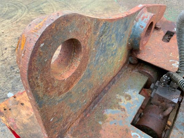 HYDRAULIC QUICK HITCH.........60mm PINS........584 381323755