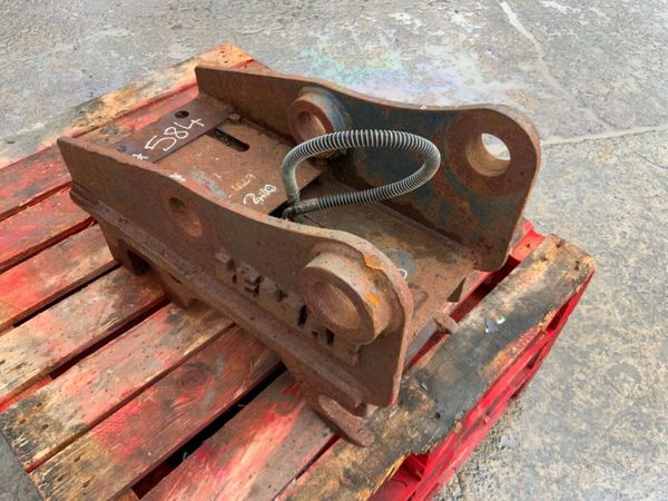 HYDRAULIC QUICK HITCH.........60mm PINS........584 381323756