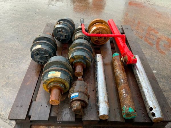 UNDERCARRIAGE 381323778