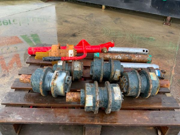 UNDERCARRIAGE 381323792