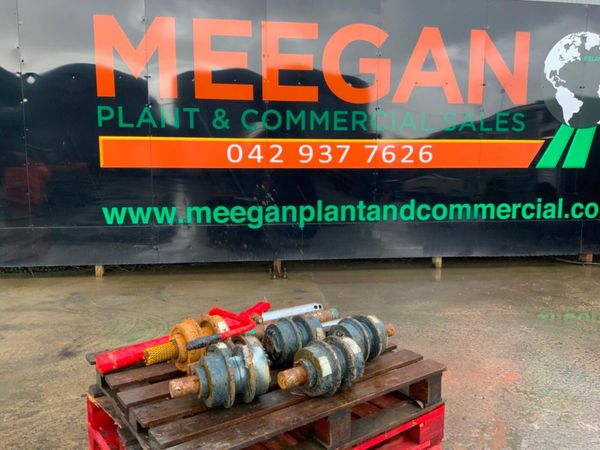 UNDERCARRIAGE 381323794