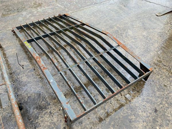 EXCAVATOR CAB GUARD / SCREEN GRIDS.......852. 381323713