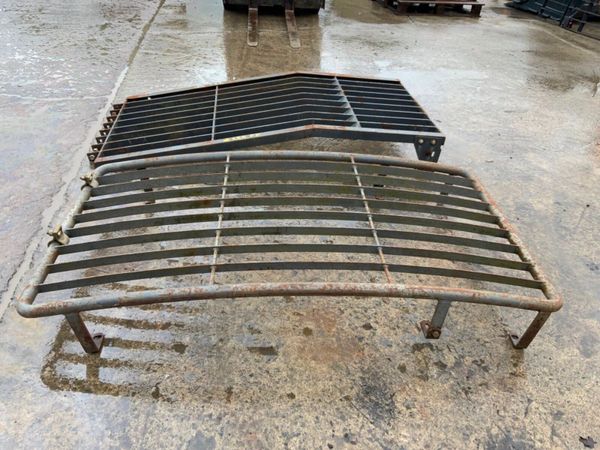 EXCAVATOR CAB GUARD / SCREEN GRIDS.......852. 381323719