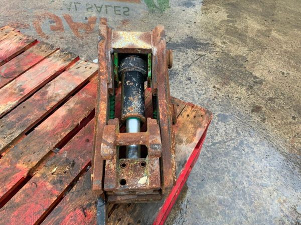GEITH HYDRAULIC QUICK HITCH....45mm PINS...277pf 381323735