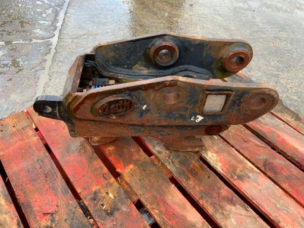 GEITH HYDRAULIC QUICK HITCH....45mm PINS...277pf 381323736