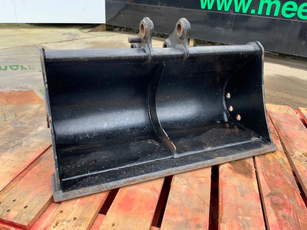 30" JCB GRADING BUCKET.......30mm PINS.......643. 381323864