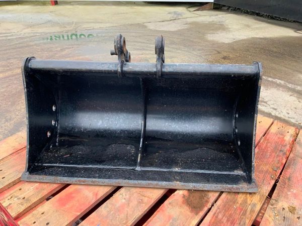 30" JCB GRADING BUCKET.......30mm PINS.......643. 381323866